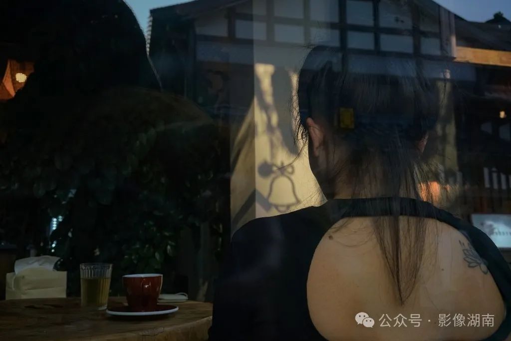 街拍:春风闹河街