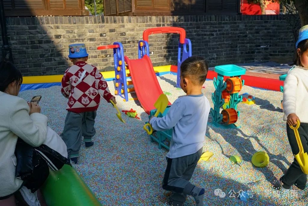 街拍:春风闹河街