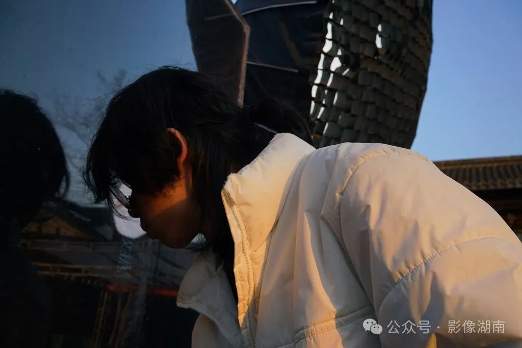 街拍:春风闹河街