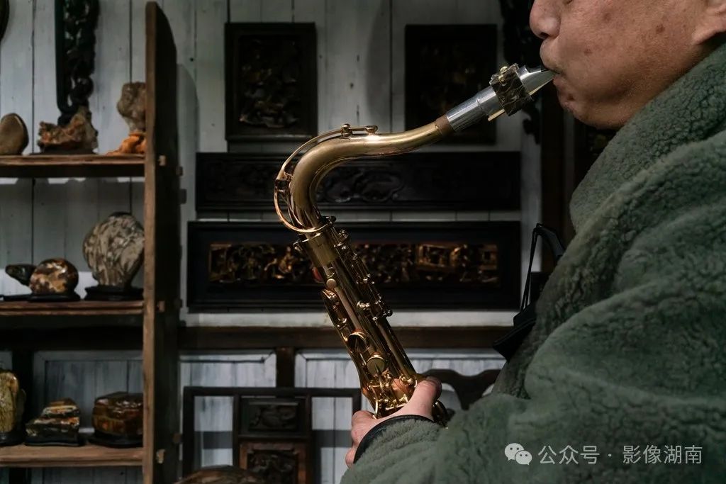 街拍:春风闹河街