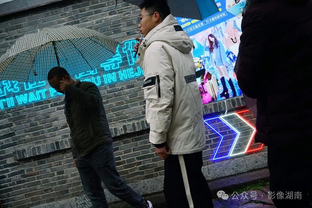 街拍:春风闹河街