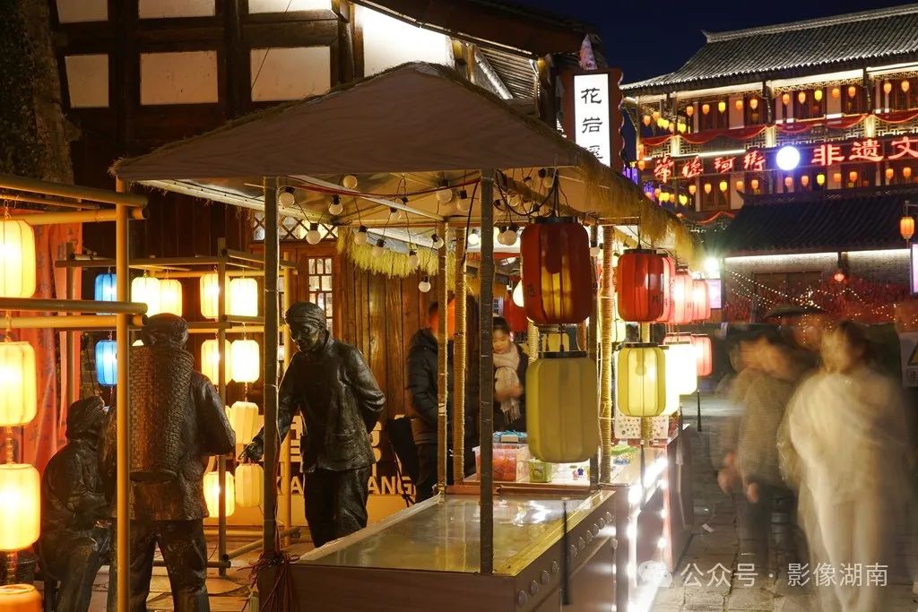 街拍:春风闹河街