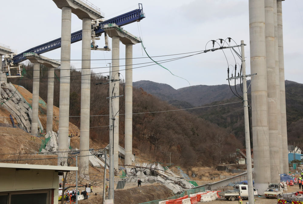 韩国在建桥梁发生坍塌已致3人死亡