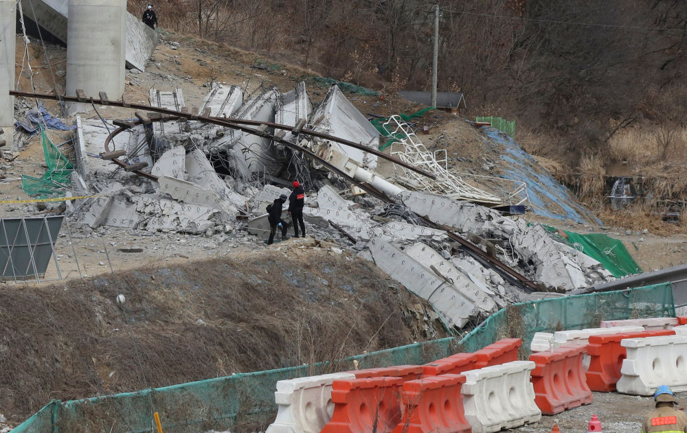 韩国在建桥梁发生坍塌已致3人死亡