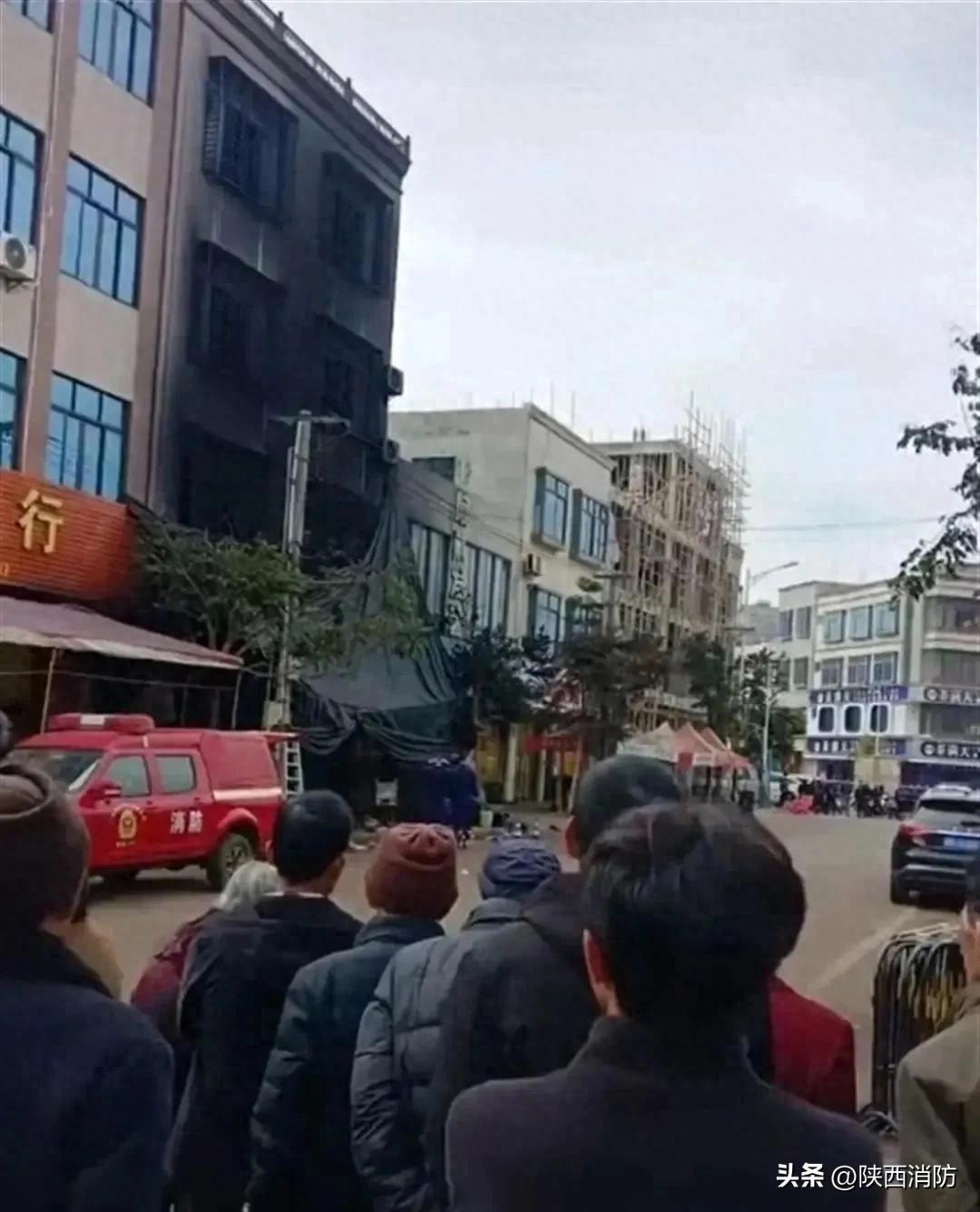 沿街商铺起火，致2人遇难！九小场所消防安全提示！