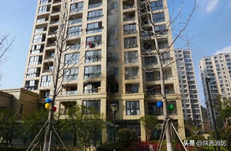 孩子玩火烧家vs9岁女孩冷静自救!火灾背后的警示→今日头