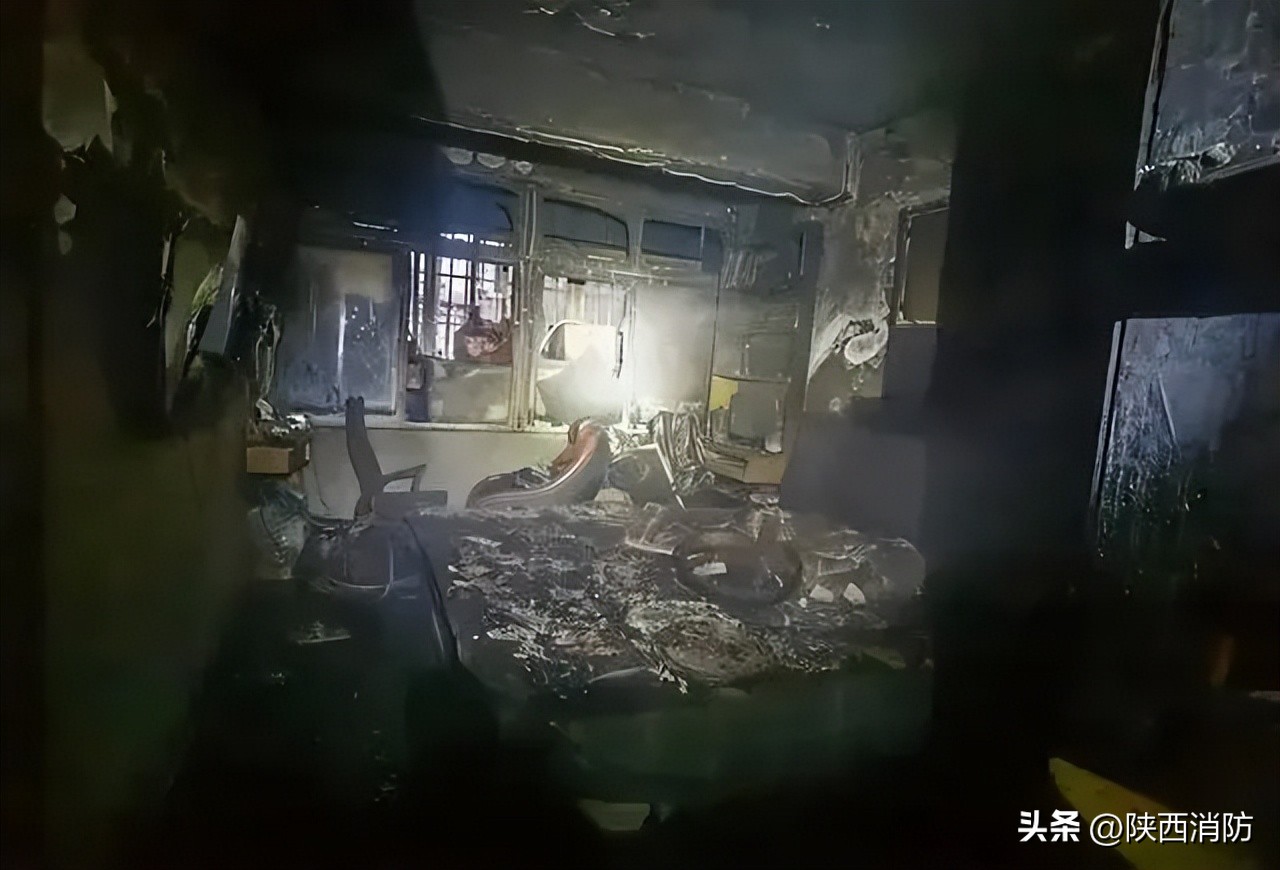 一楼道杂物起火,导致5人被困