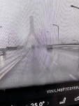 谨慎驾驶!咸阳一轿车因雪天路滑冲出大桥……