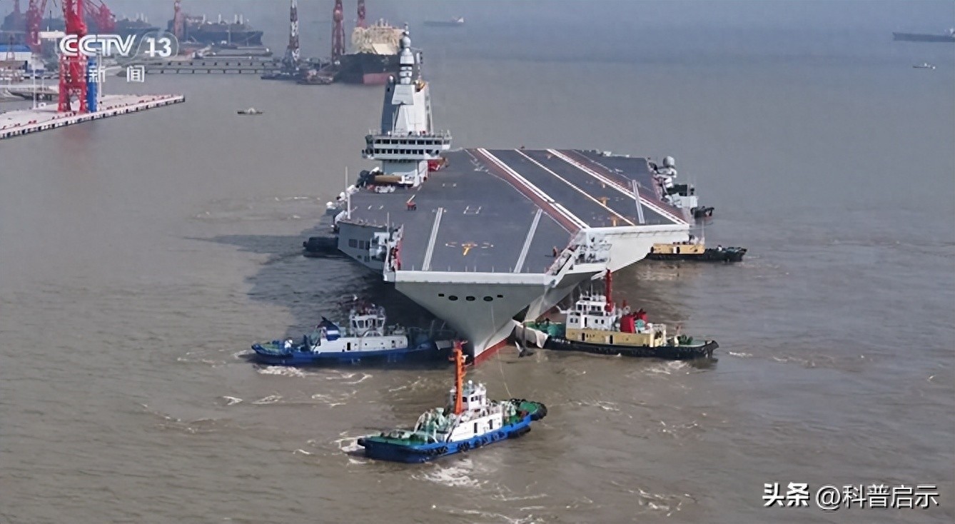 刚海试便创下多项世界第一，福建舰入海一路狂奔，狂甩拖船几条