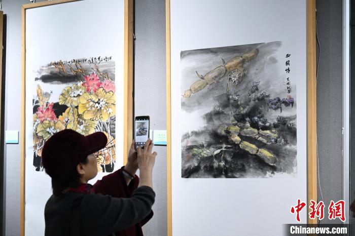 绿美西关泮塘有约美术、书法、摄影作品展在穗开幕