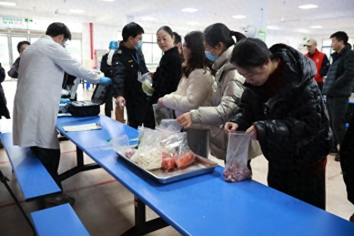 奉化校园你点我检守护舌尖安全