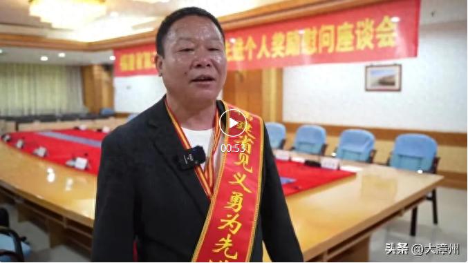 艾君|手臂被砍伤,仍死死地抱住歹徒!