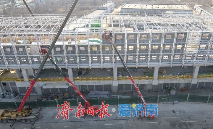 济南轨交8号线雨棚钢结构安装接近尾声