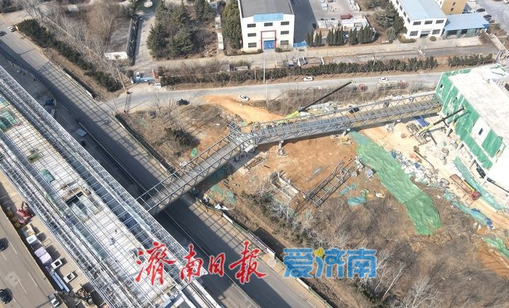 济南轨交8号线雨棚钢结构安装接近尾声