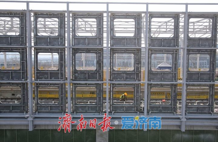 济南轨交8号线雨棚钢结构安装接近尾声