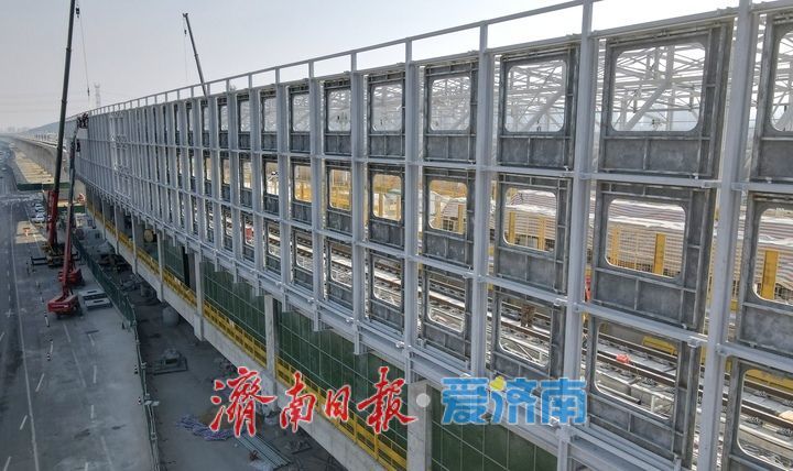 济南轨交8号线雨棚钢结构安装接近尾声