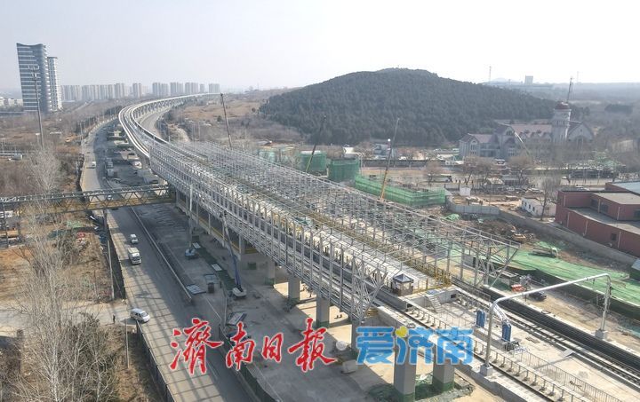 济南轨交8号线雨棚钢结构安装接近尾声