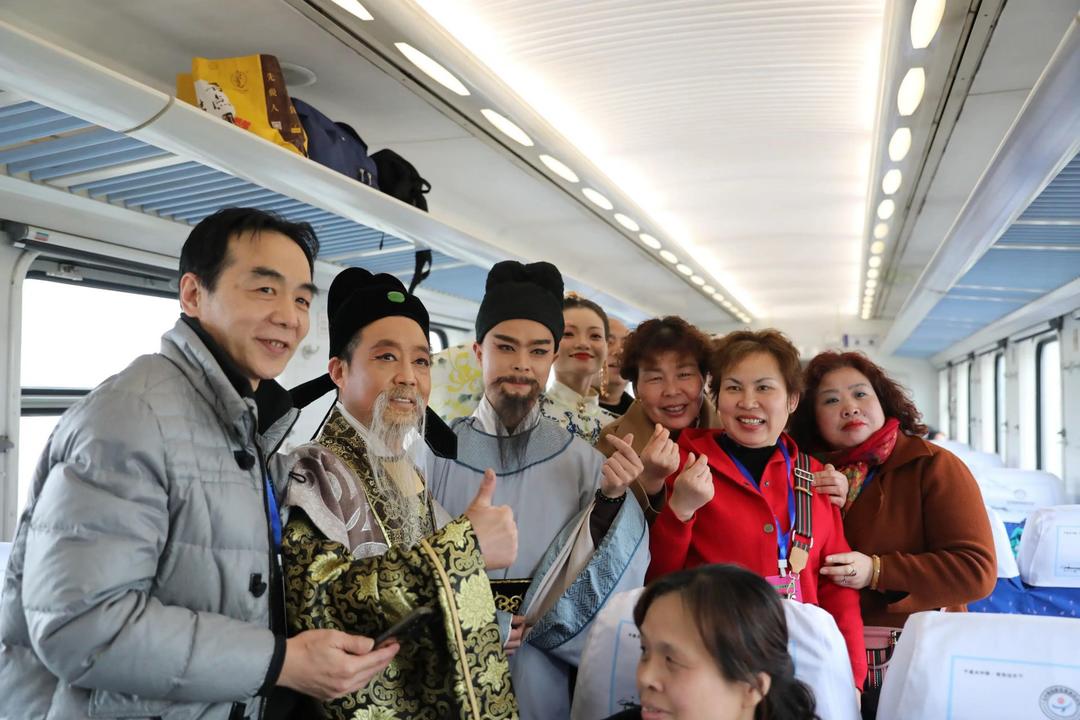 @爸爸妈妈,今年有100多趟银发列车,好客山东旅游线路将开行