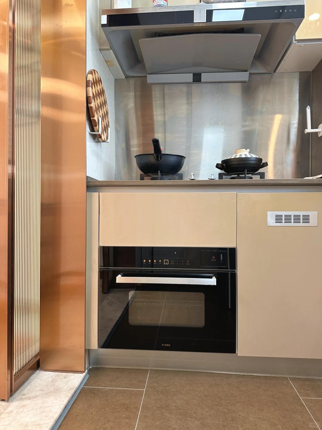 她家143㎡,全屋简约又大方,尤其是客厅,比样板间还漂亮,很赞