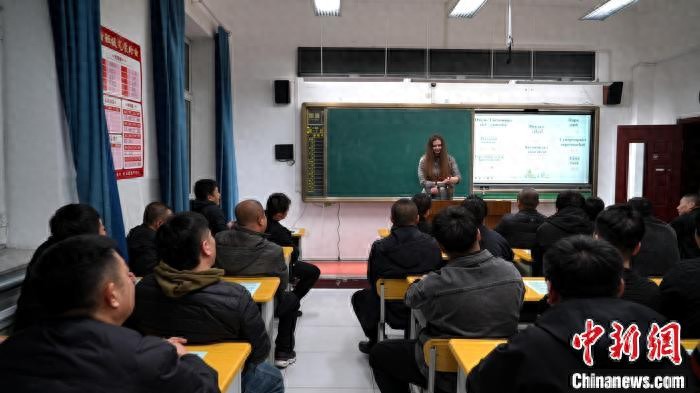 黑龙江同江：汉语俄语随时切换500余的哥的姐双语服务今日头