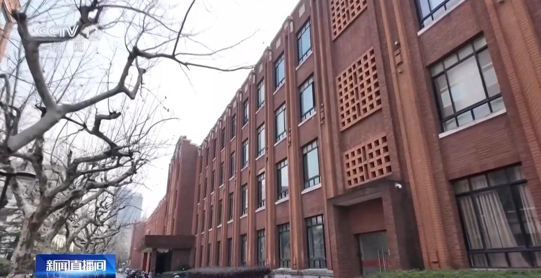 大学生论文AI味儿渐浓?使用AI工具各高校立规矩了