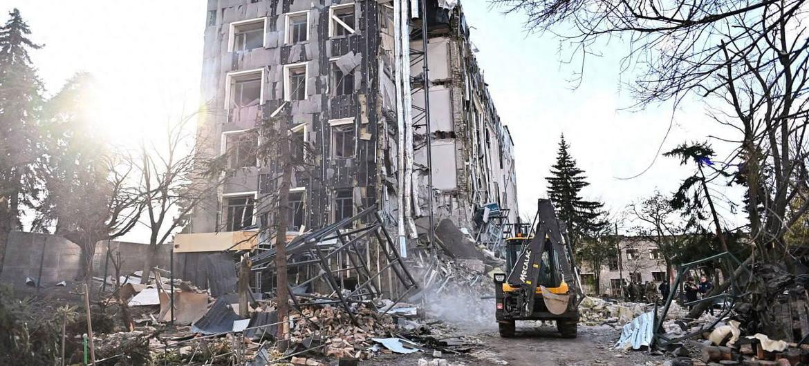 最新报告：乌克兰未来10年重建成本将达5240亿美元，13%的住房受