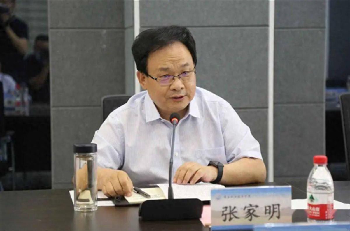 极目政情张家明任上被查，两周前还在作人大工作报告