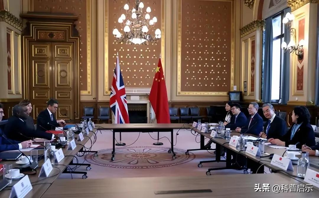 邀王毅外长来访,英国低调布局,只为献上2份大礼!