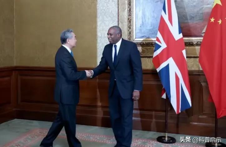邀王毅外长来访,英国低调布局,只为献上2份大礼!