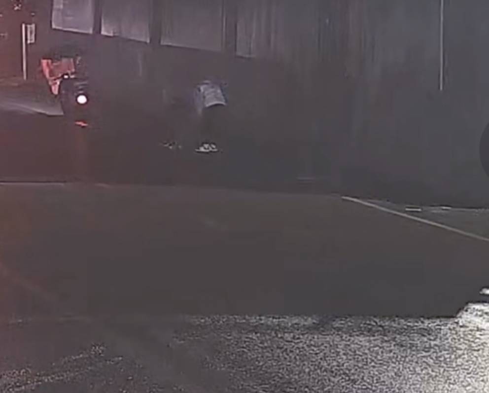 女子撞人送医后隐瞒车祸事实径自离开交警:涉嫌肇事逃逸今