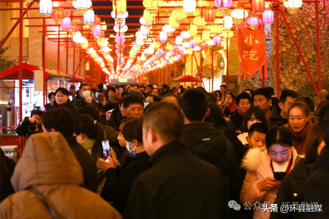 【摄影报道】元宵圆!环州故城人潮涌动,烟花璀璨!