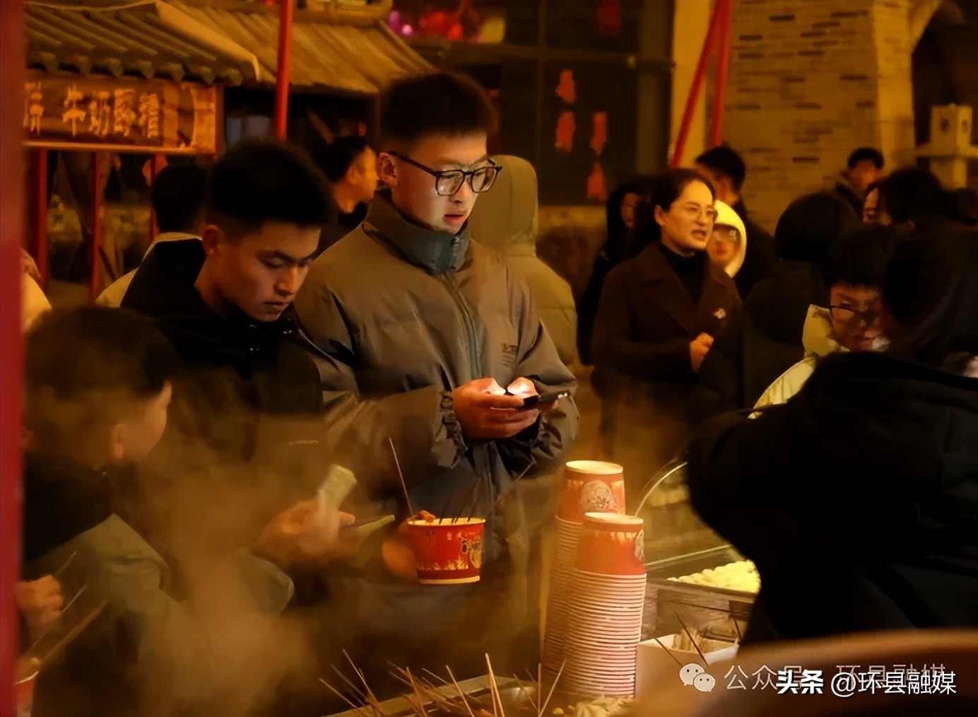 【摄影报道】元宵圆!环州故城人潮涌动,烟花璀璨!