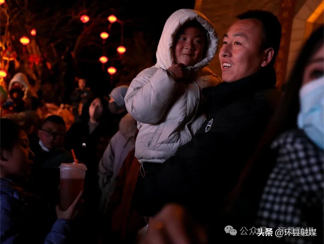 【摄影报道】元宵圆!环州故城人潮涌动,烟花璀璨!