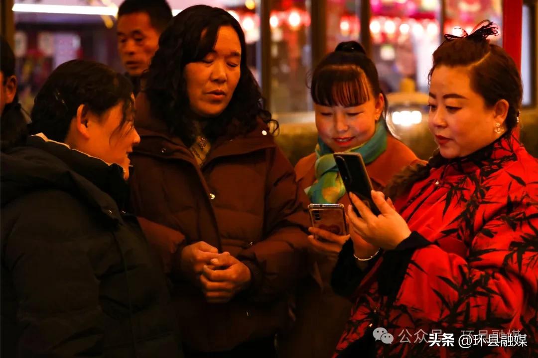 【摄影报道】元宵圆!环州故城人潮涌动,烟花璀璨!
