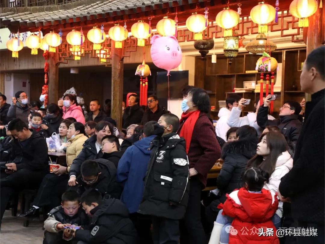 【摄影报道】元宵圆!环州故城人潮涌动,烟花璀璨!