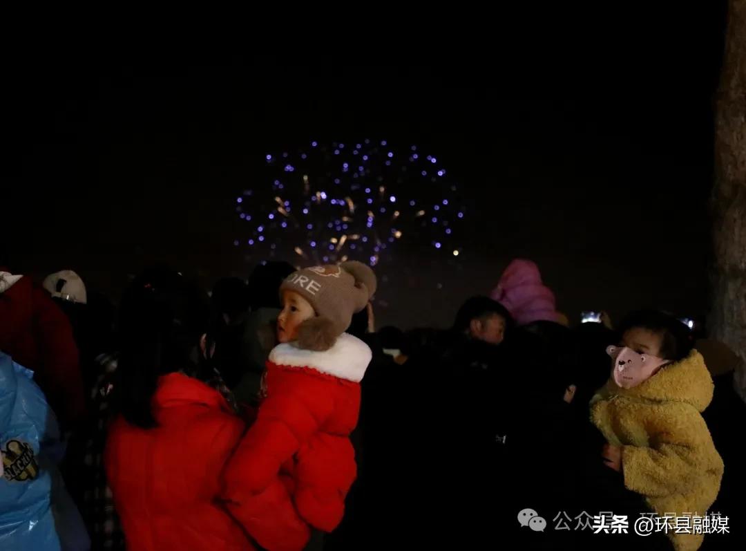【摄影报道】元宵圆!环州故城人潮涌动,烟花璀璨!