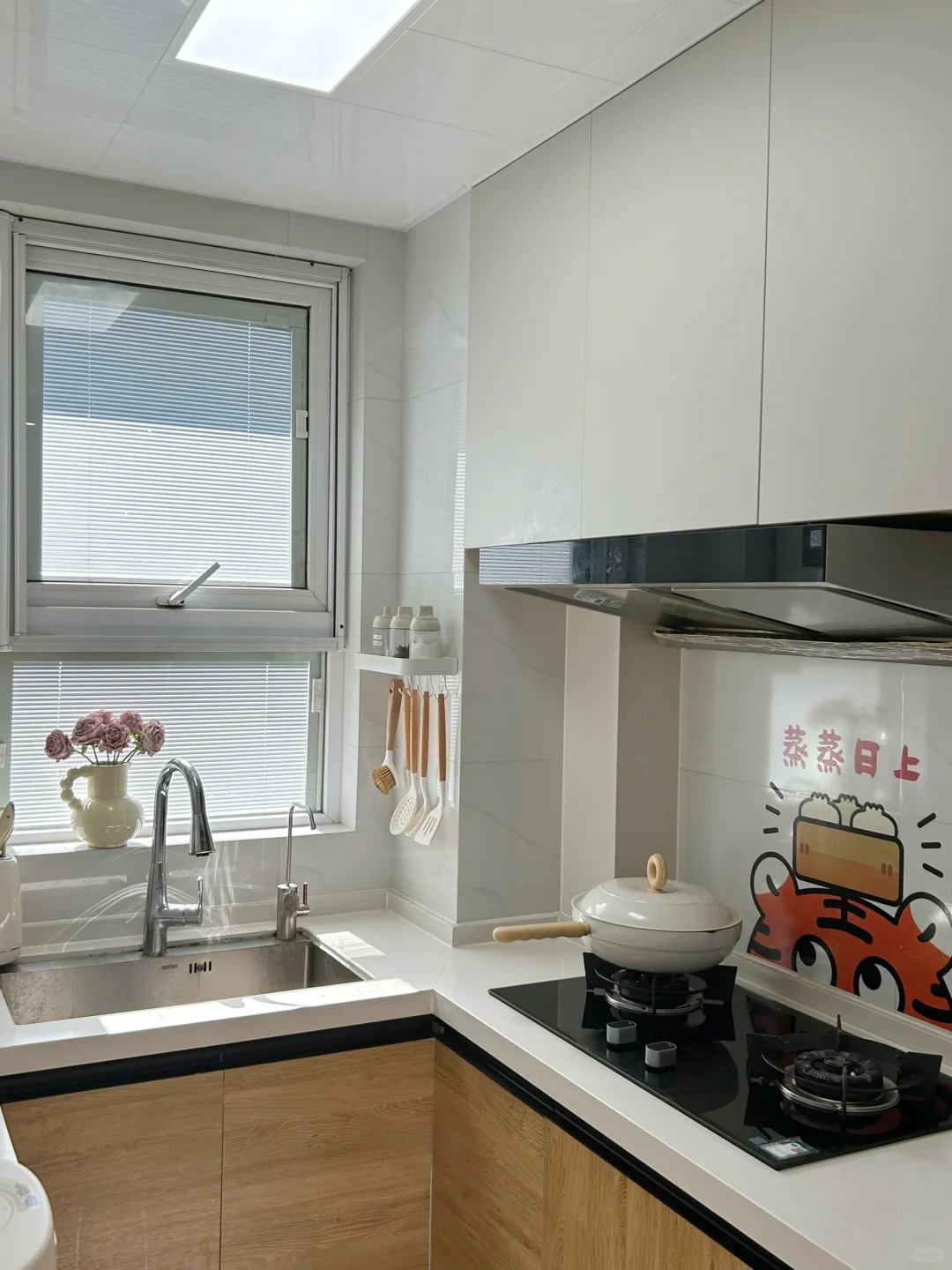 买不起大房子,60㎡小家住着也不错,显大又温馨,堪称装修教科