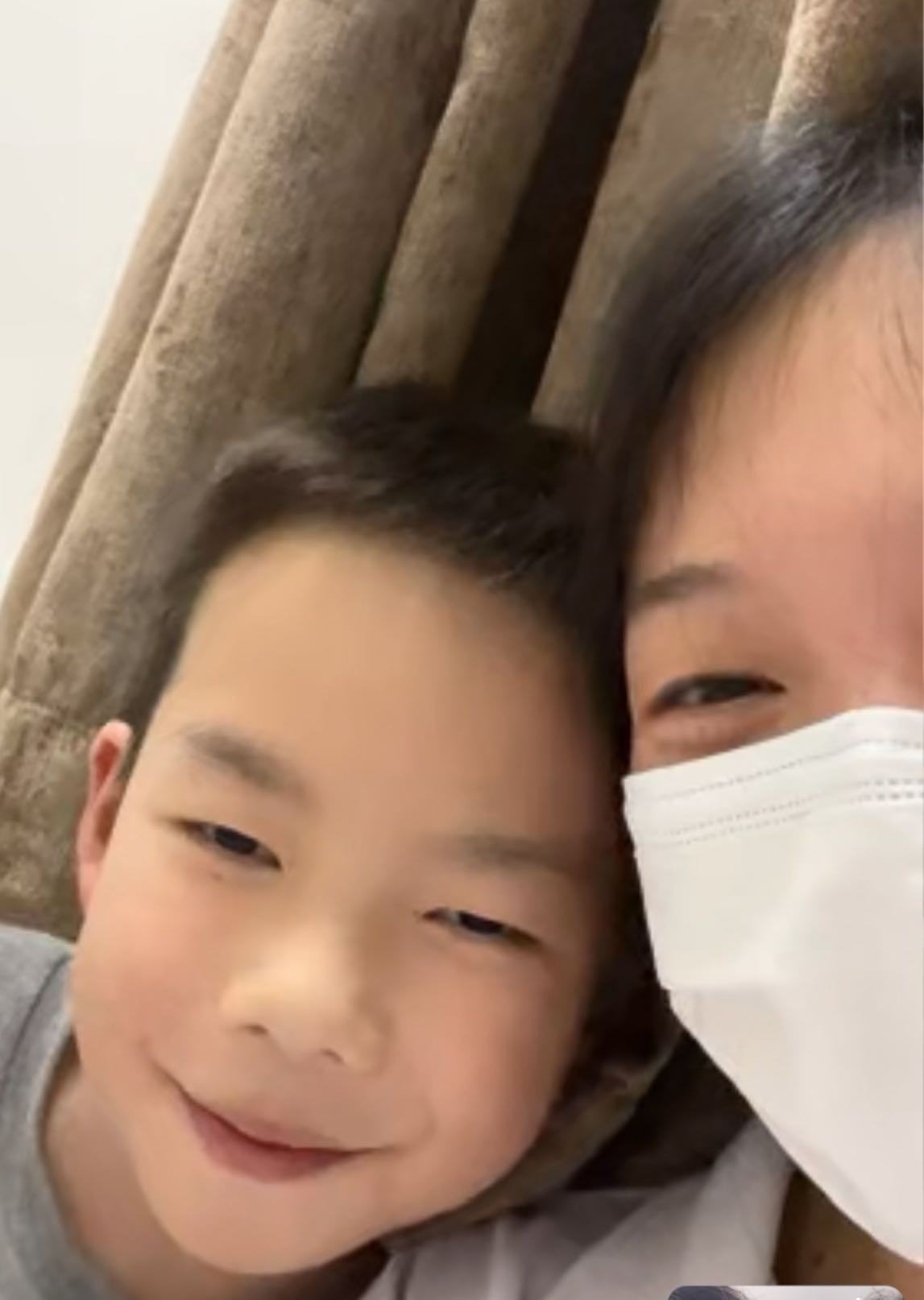 摆摊为儿子筹手术费!潮新闻对话小林妈妈:孩子的命是靠社会爱