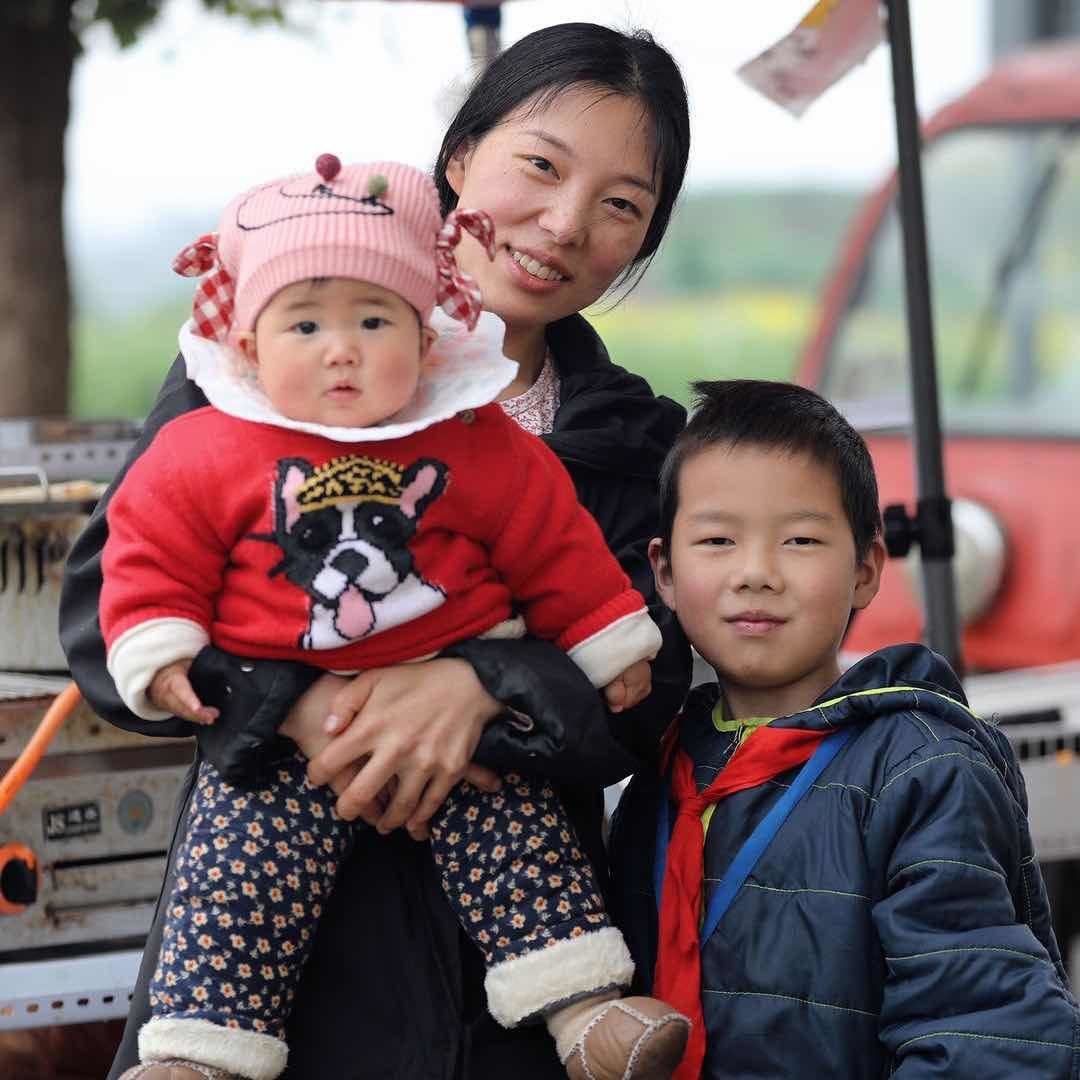 摆摊为儿子筹手术费!潮新闻对话小林妈妈:孩子的命是靠社会爱