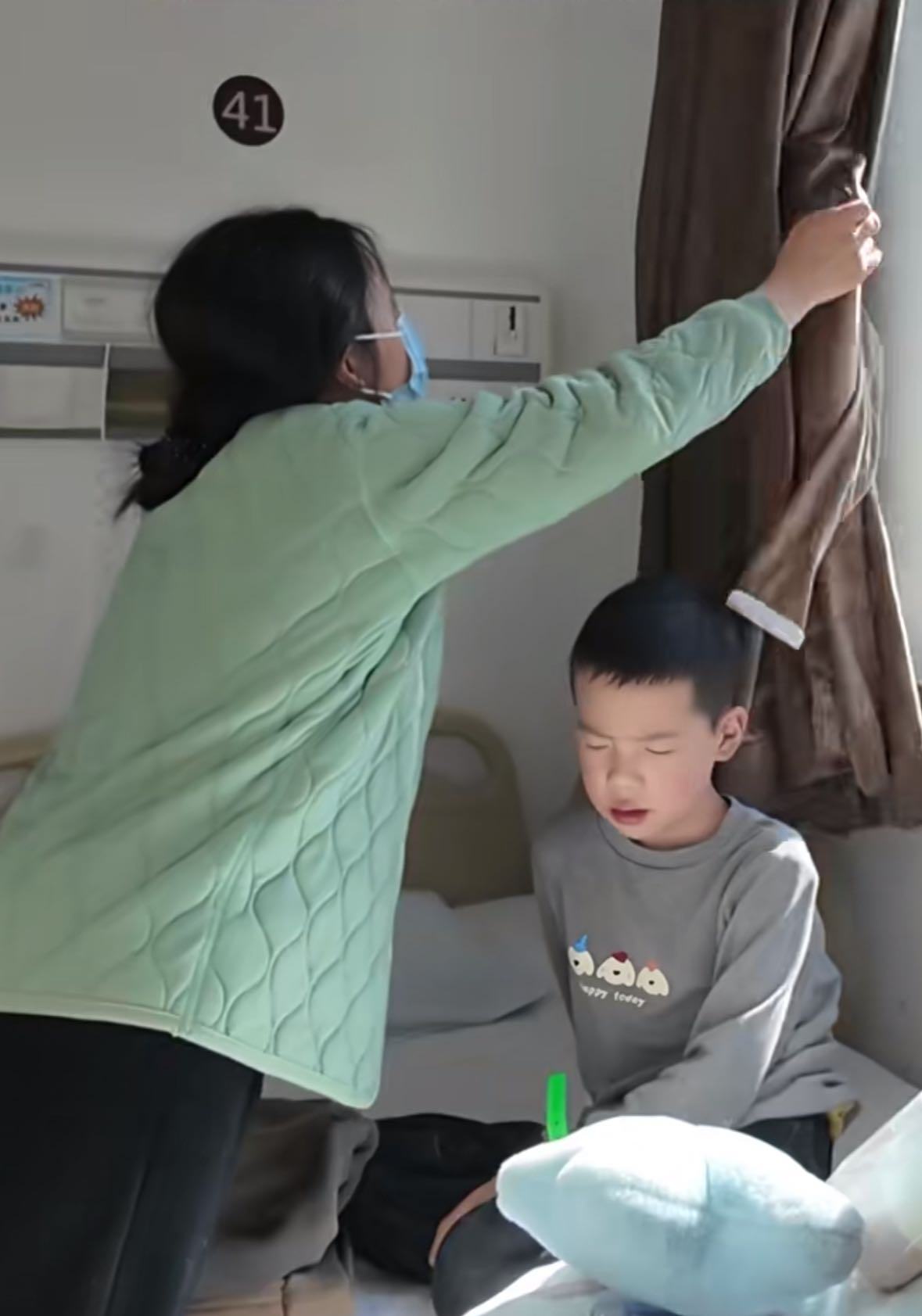 摆摊为儿子筹手术费!潮新闻对话小林妈妈:孩子的命是靠社会爱