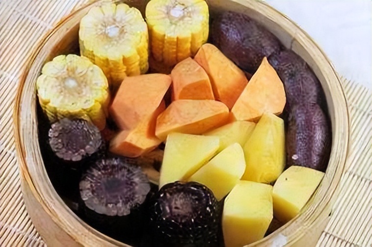 血压高,不能吃大蒜?医生忠告:若想血压稳定,尽早少吃3种素食
