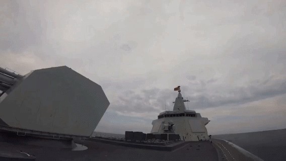 沉默2天后，国防部发声，我军战舰直逼澳海岸，关键时刻美国失声