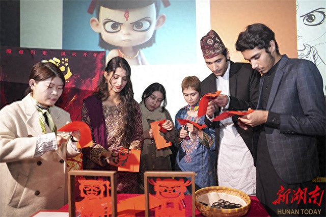 InternationalStudentsExploreChineseCulturewithNeZha