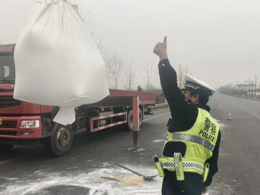 点赞!荆州交警收到来自12345的表扬信