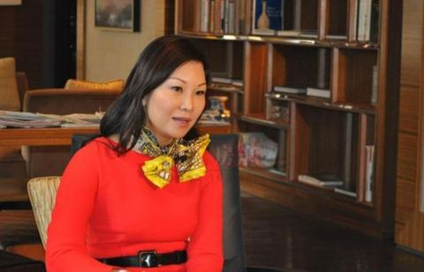 许家印前妻丁玉梅奢侈生活曝光：400万美金半年挥霍，全球资产冻结下的豪门困局